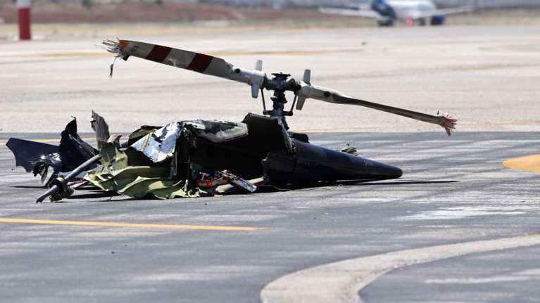 Φωτιά σε ελικόπτερο στο "Ελευθέριος Βενιζέλος" - Με εγκαύματα ο τραυματίας πιλότος [βίντεο]