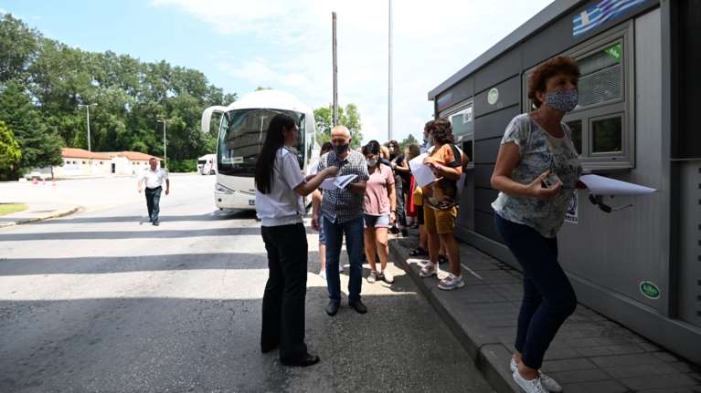 Επέστρεψαν στη χώρα τους όσοι Σέρβοι κατευθύνονταν προς τον Προμαχώνα - 20 τα εισαγόμενα κρούσματα από τη Σερβία
