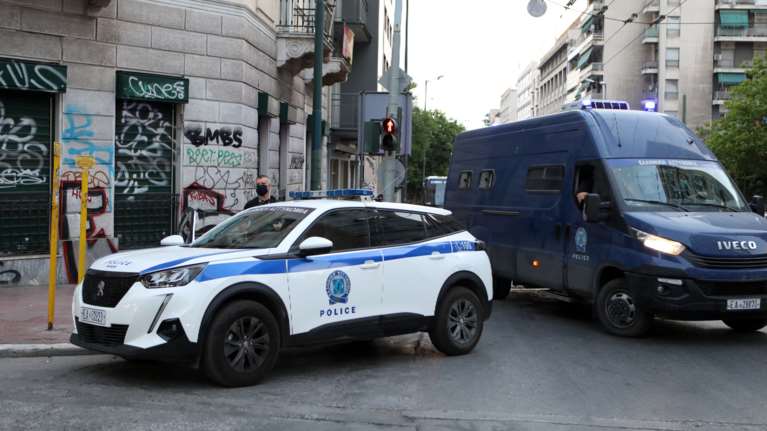 Νέα επιχείρηση της ΕΛΑΣ στην Ομόνοια: Προσαγωγές και συλλήψεις για παράνομες δραστηριότητες