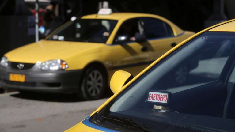 Αυξήσεις φωτιά στα ταξί: Ελάχιστη αποζημίωση στα 4 ευρώ - Αναλυτικά ο τιμοκατάλογος του ΣΑΤΑ