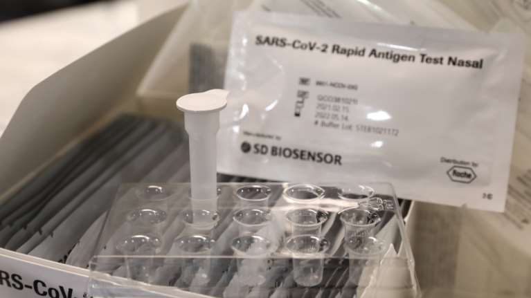 Self test: Πώς πρέπει να τα πετάμε στα σκουπίδια μετά τη χρήση τους ανάλογα με το αποτέλεσμα - Δεν ανακυκλώνονται