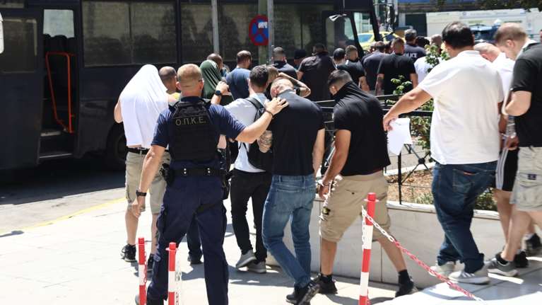 Σπείρα εκβιαστών: Στη φυλακή εφτά μπράβοι-χούλιγκαν- Πολλοί τήρησαν το δικαίωμα της σιωπής