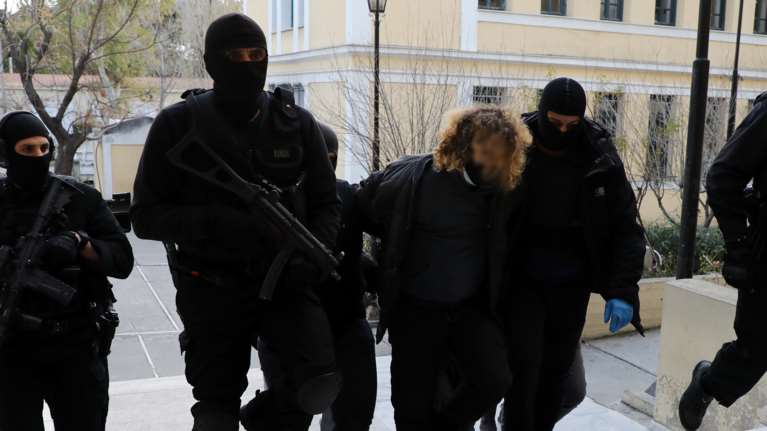 Νέα Σμύρνη: Ποινική δίωξη σε δύο συλληφθέντες για το λιντσάρισμα του αστυνομικού - Κατηγορούνται για 4 κακουργήματα