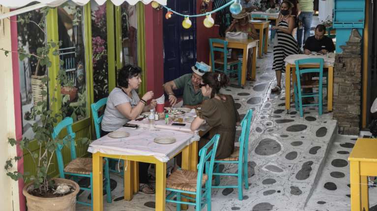 Αγγλόφωνα ΜΜΕ εξυμνούν την Τήνο: Δεν υπάρχει μέρος σαν αυτό το ελληνικό νησί