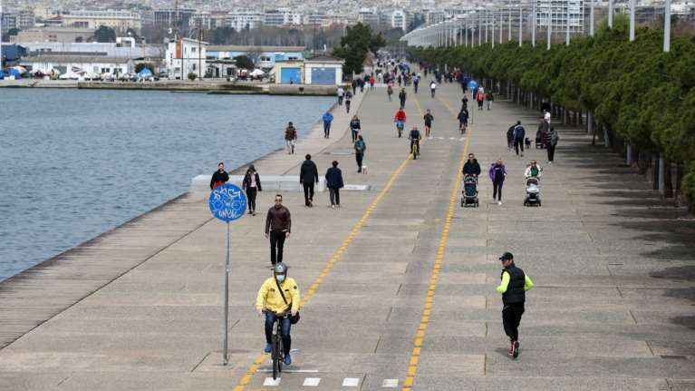 Θεσσαλονίκη: 25χρονος τραυματίστηκε σοβαρά στην Νέα Παραλία έπειτα από πτώση με πατίνι