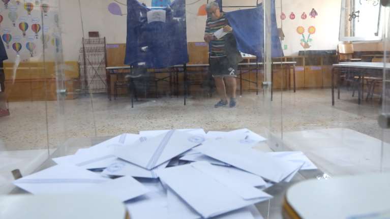 Δημοσκόπηση Interview: Το 53% ζητά πρόωρες εκλογές - Στο 22% η ΝΔ, δεύτερη η Κωνσταντοπούλου