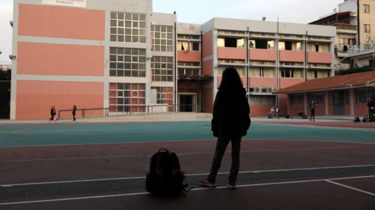 Σχολεία: Πώς δικαιολογούνται οι απουσίες όσων μαθητών διαμένουν με ευπαθή άτομα - Η προθεσμία και τα δικαιολογητικά