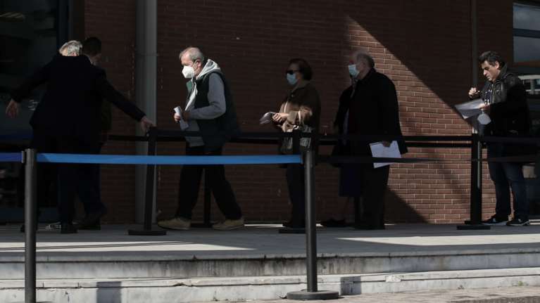 Πήραν &quot;φωτιά&quot; οι εμβολιασμοί στους άνω των 60 ετών: Επταπλασιάστηκαν τα ραντεβού μέσα σε 24 ώρες