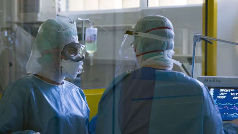 Κορονοϊός: Αυξάνονται οι νεκροί - 8 σε λίγες ώρες -  Κατέληξε 60χρονος στην Αθήνα