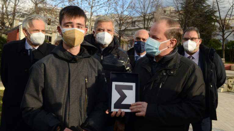 Δίπλωμα οδήγησης: Αυτός είναι ο πρώτος 17χρονος οδηγός στην Ελλάδα - Με συνοδό και μόνο εντός Περιφέρειας [Εικόνες]