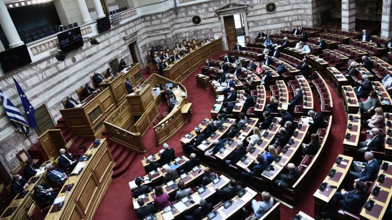 Κατατέθηκαν στη Βουλή οι τροπολογίες για την επιδότηση ηλεκτρικού ρεύματος ως 600 ευρώ και τους δασικούς χάρτες