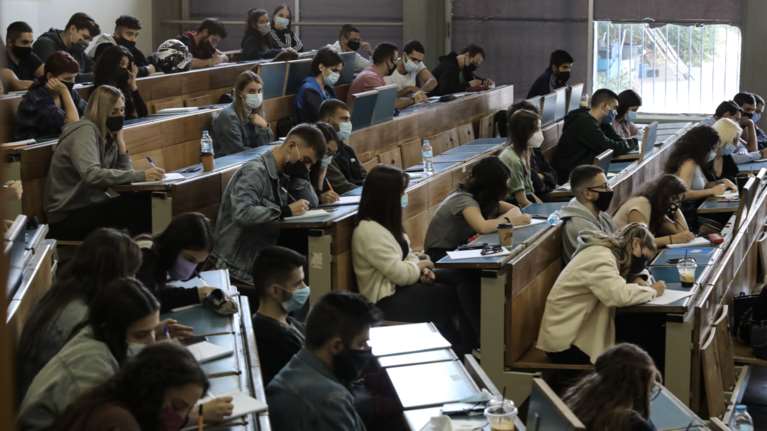 Πανελλήνιες 2022: Οι εισακτέοι ανά πανεπιστήμιο και ανά σχολή - Πού εισάγονται 500 και πού μόνο 50 φοιτητές