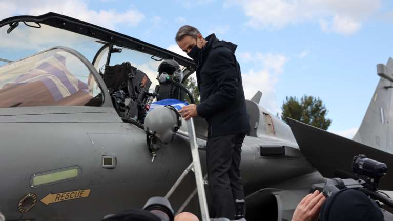 Tα πρώτα 6 Rafale στην Αθήνα - Μητσοτάκης: Δεν θα πάρουμε την άδεια κανενός για τους εξοπλισμούς μας [εικόνες - βίντεο]