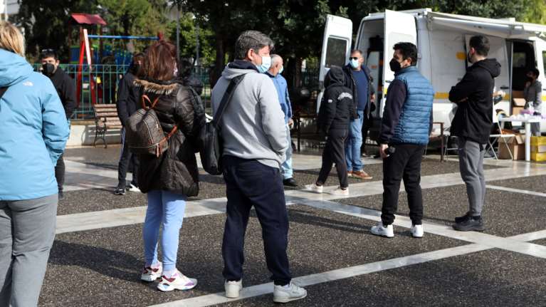 Ένα rapid test την εβδομάδα για τους ανεμβολίαστους εργαζόμενους του ιδιωτικού τομέα - Η νέα ΚΥΑ