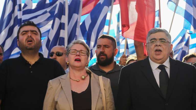 Μετά την γκάφα με τον διορισμό της Ζαρούλια της Χρυσής Αυγής στη Βουλή...αλλάζει ο Κανονισμός