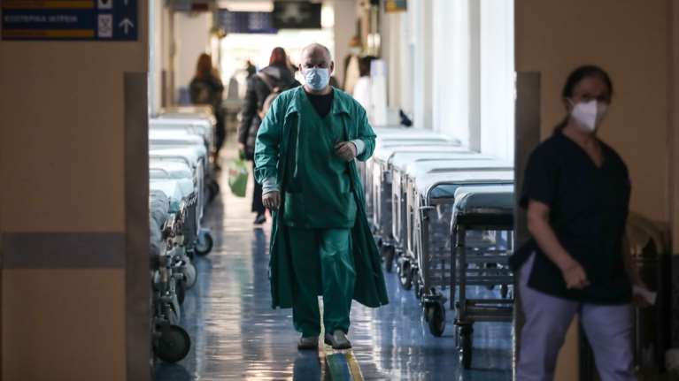 Θρίλερ με τους θανάτους των δύο παιδιών στη Θεσσαλονίκη: Λοίμωξη ή εγκεφαλίτιδα, λέει ο Καπραβέλος