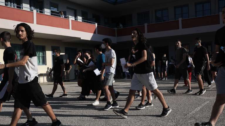 Πανελλήνιες 2022: Πότε ανακοινώνονται βαθμοί και βάσεις – Γιατί το 10 στα Μαθηματικά θεωρείται πολύ μεγάλη επιτυχία