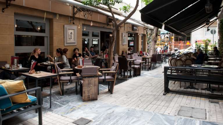 Σε καραντίνα η χώρα: Κλείνουν καφετέριες, μπαρ, εστιατόρια και εμπορικά κέντρα [Βίντεο]