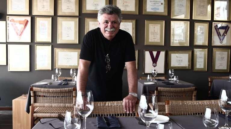 Λευτέρης Λαζάρου: Ούτε πελάτη θα διώξω, ούτε θα απολύσω εργαζόμενο αν δεν έχει κάνει το εμβόλιο