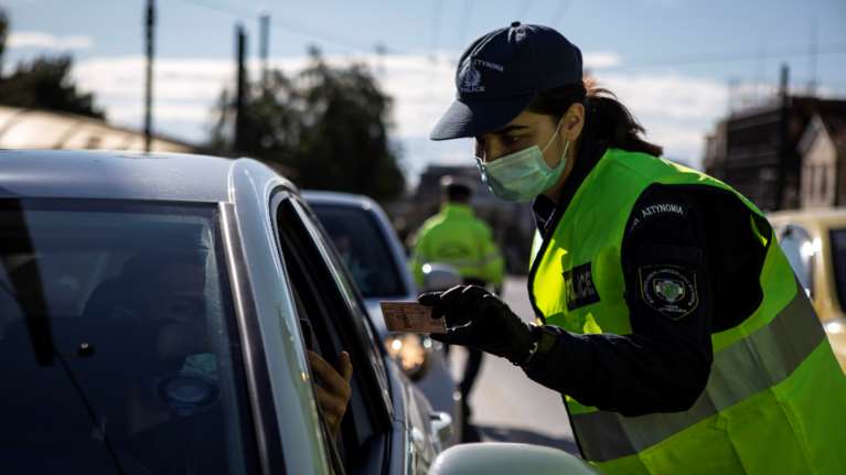 Κορονοϊός: 500 παραβάσεις, πρόστιμα και δύο συλλήψεις το Μεγάλο Σάββατο