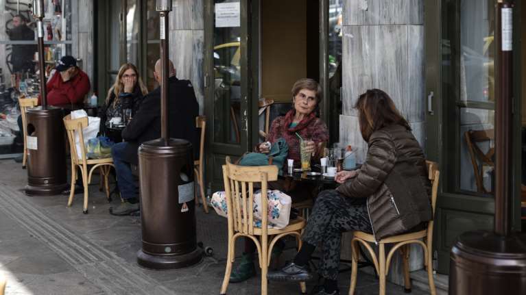 Κορονοϊός: Λίγο κάτω από 6.000 τα νέα κρούσματα στην Αττική, 1.807 στη Θεσσαλονίκη - &quot;Βράζει&quot; το Ηράκλειο της Κρήτης