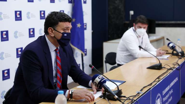 Χαρδαλιάς - Κικίλιας για προνόμια εμβολιασμένων: "Δεν υπάρχουν δικαιώματα, αλλά σταδιακή άρση περιορισμών"