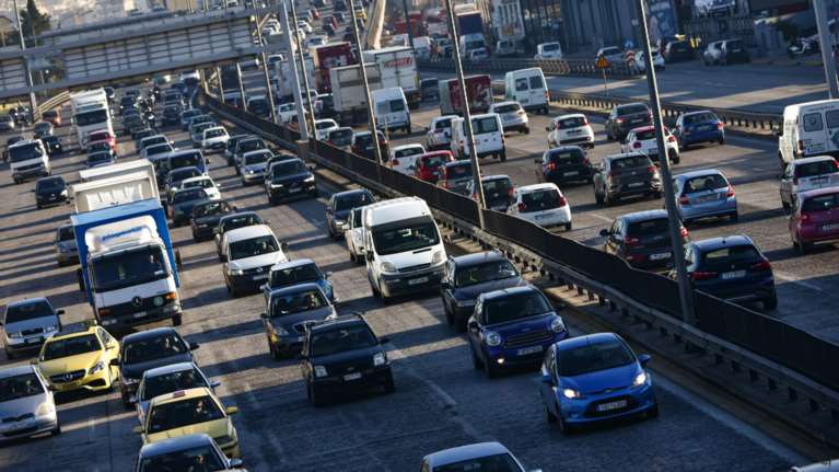 Χαμός στην εθνική οδό - Μποτιλιάρισμα χιλιομέτρων και απίστευτη ταλαιπωρία για οδηγούς [live η κίνηση]