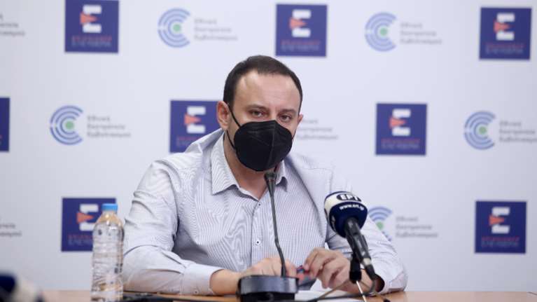 Μαγιορκίνης: Σταδιακά η 'Ομικρον εκτοπίζει την Δέλτα, αλλά δεν είναι αθώα - Ο ιός δεν πρόκειται να φύγει ποτέ