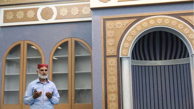 Άρχισε να λειτουργεί το πρώτο τέμενος της Αθήνας στο Βοτανικό - Ποιος ειναι ο πρώτος ιμάμης