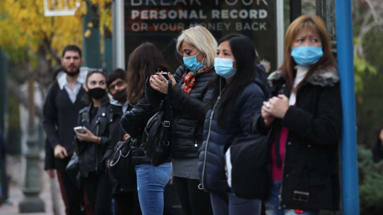 Κορονοϊός: Σταθερά τετραψήφια τα κρούσματα στην  Αττική με 1.871 και Θεσσαλονίκη με 1.242 - Στα ύψη Λάρισα, Κρήτη και Αχαΐα