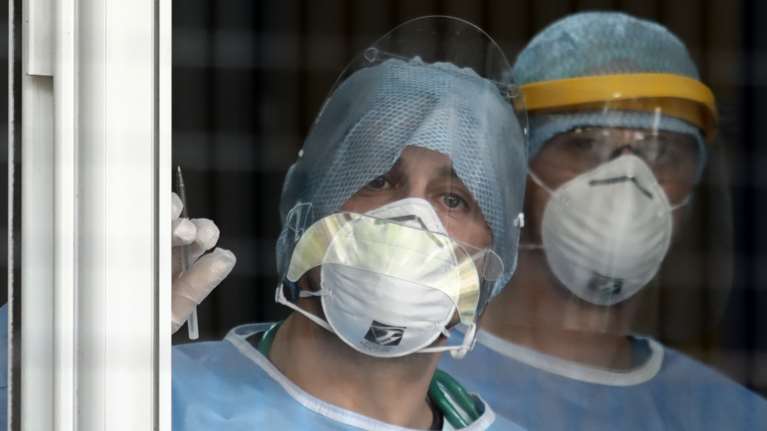 Κορονοϊός - DW: Φόβοι για δεύτερο κύμα στην Ελλάδα - Πιο αυστηρά τα μέτρα