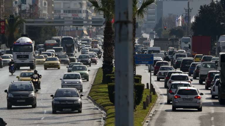 Τέλος χρόνου για τέλη κυκλοφορίας και κατάθεση πινακίδων: Οι οριστικές αποφάσεις του υπουργείου Οικονομικών