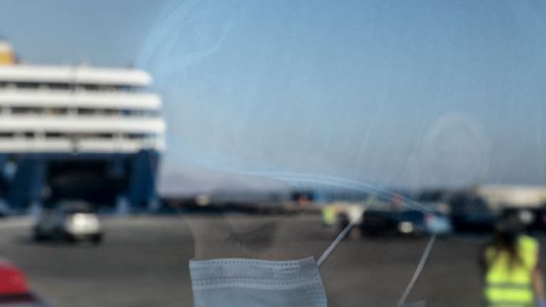 Κλιμάκιο του ΕΟΔΥ εκτάκτως στην Ίο, μετά την έξαρση κρουσμάτων από τα κορονοπάρτι των νεαρών- Στο &quot;κόκκινο&quot; Μύκονος και Σαντορίνη