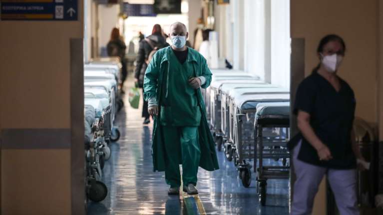 ΠΟΕΔΗΝ: Επικίνδυνη η απόφαση των πανεπιστημιακών γιατρών να μην δέχονται ασθενείς με κορονοϊό
