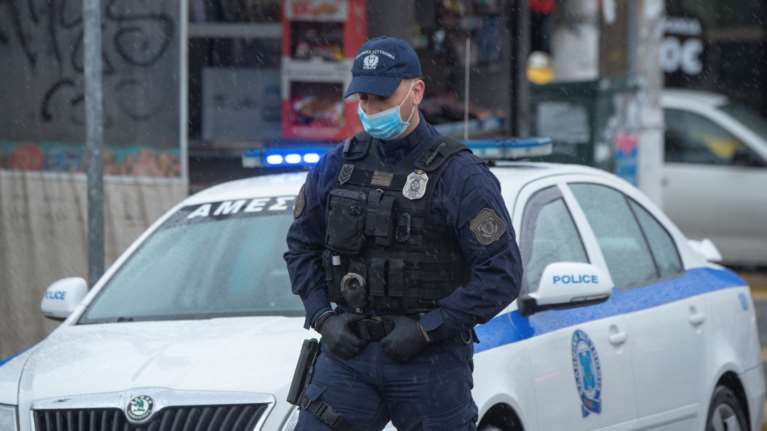 Απίστευτο σκηνικό στην Κομοτηνή: Έκλεψαν μοτοσικλέτα και κυκλοφορούσαν με... σπαθιά