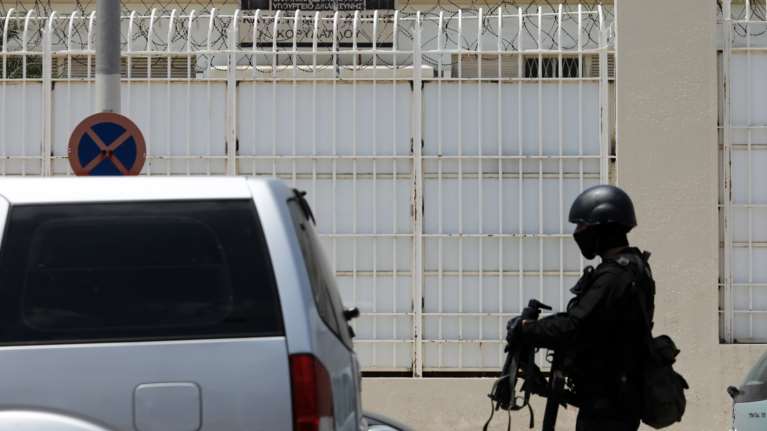 Φυλακές Πατρών: Συμπλοκή κρατουμένων με 2 τραυματίες - Βρέθηκαν μαστίγια και μαχαίρια στα κελιά [Εικόνες]