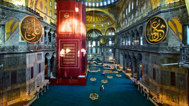 Μαθητές απήγγειλαν το Κοράνι μέσα στην Αγία Σοφία - Χωρίς τέλος οι τουρκικές προκλήσεις [βίντεο]