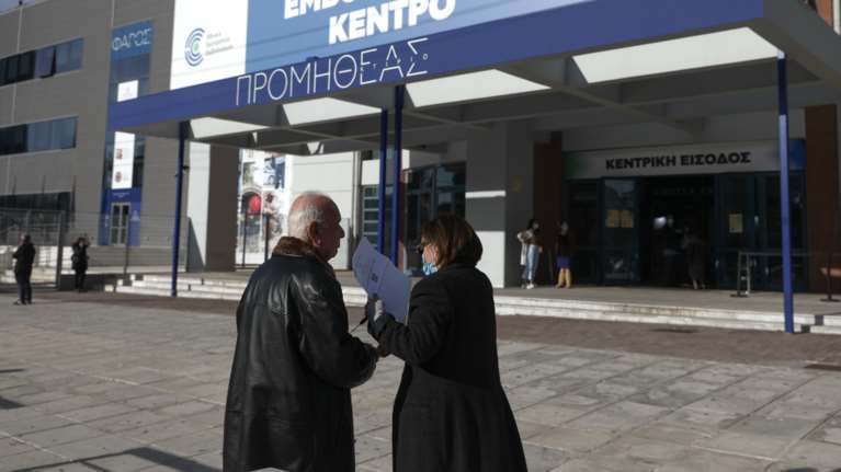 Νέα μέτρα για τους ανεμβολίαστους άνω των 60: Εδώ είμαστε να το συζητήσουμε, λέει ο κυβερνητικός εκπρόσωπος