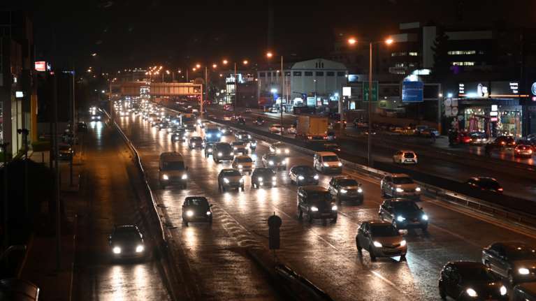 Μποτιλιάρισμα στους κεντρικούς δρόμους της Αθήνας: Καθυστερήσεις στην Αττική Οδό - Δείτε live την κίνηση