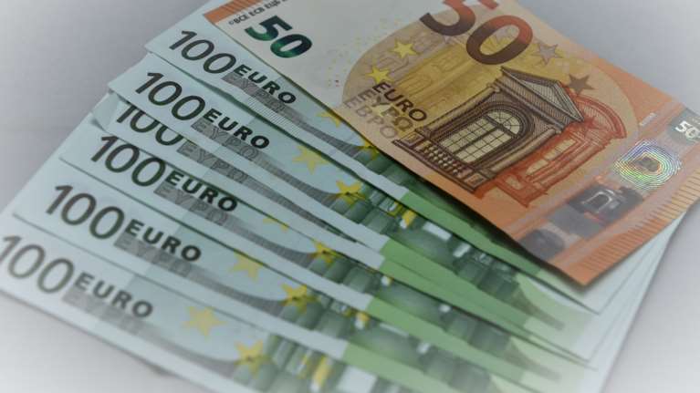 Κορονοϊός - &quot;Φορολογήστε μας&quot;: Μεγιστάνες ζητούν να τους επιβληθεί φόρος για να βοηθήσουν τους φτωχούς