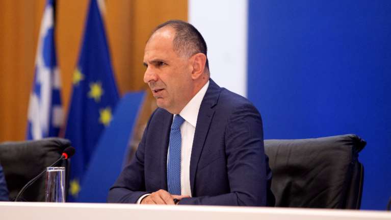 Με κορονοϊό ο Γιώργος Γεραπετρίτης: Θετικό το τεστ που έκανε πριν την είσοδο στο Μαξίμου