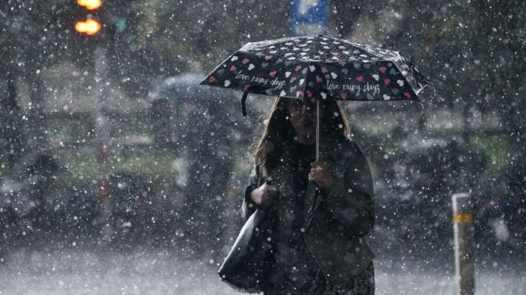 Καιρός: Πέφτει η θερμοκρασία - Πού αναμένονται βροχές και καταιγίδες