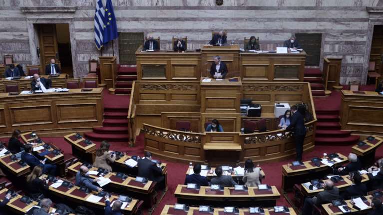 Λίστα Πέτσα και δημοσκοπήσεις: Μπούμερανγκ για τον ΣΥΡΙΖΑ η εξεταστική, λένε πηγές της ΝΔ - "Έπεσαν οι μάσκες"
