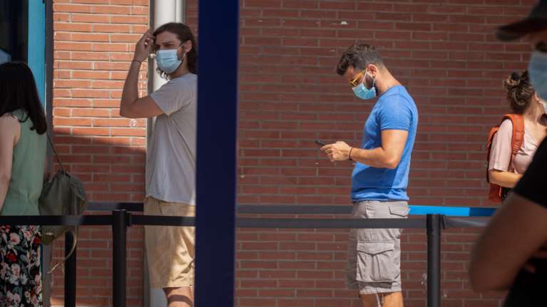 Freedom Pass: Σε λειτουργία η πλατφόρμα για τα 150 ευρώ στους εμβολιασμένους νέους - Πώς γίνονται οι αιτήσεις