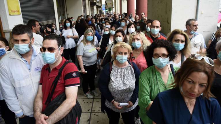 Πρόταση βόμβα από Καπραβέλο:  Να μην μπορούν να μπουν πουθενά οι ανεμβολίαστοι