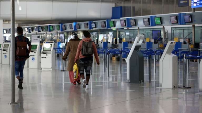 Πιστοποιητικά εμβολιασμού: Συνεργασία Κομισιόν και ΠΟΥ για να αναγνωρίζονται παντού στον κόσμο