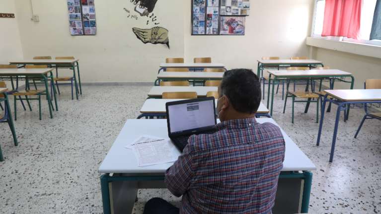 Εξοργιστικό: Έβριζε τον καθηγητή την ώρα της τηλεκπαίδευσης στη Λαμία - Οι απειλές σε μαθητή και η μήνυση