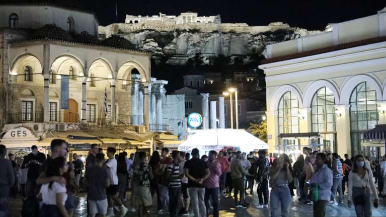 Κορονοϊός: Το 70% των κρουσμάτων είναι νέοι από 18 έως 39 ετών - Έκκληση Μαγιορκίνη