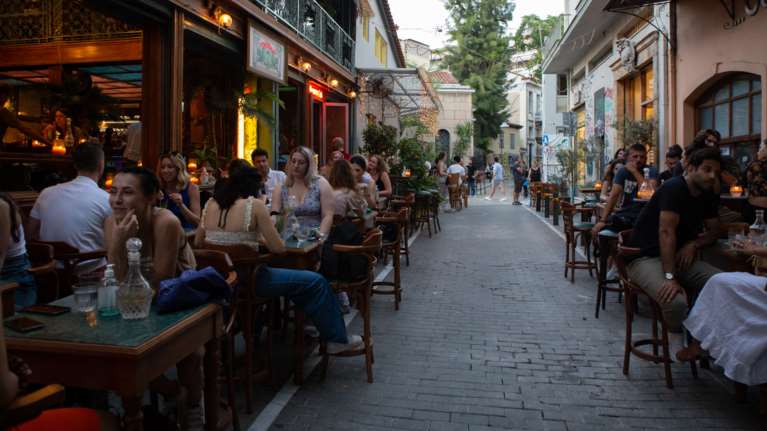 Κορονοϊός: Ίλιγγος με 3.593 νέα κρούσματα - 8 θάνατοι και 142 διασωληνωμένοι