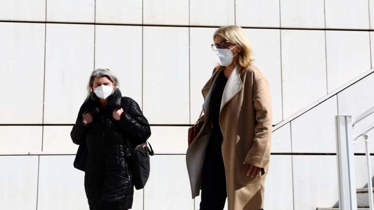 Φονικές πλημμύρες στη Μάνδρα: Γιατί η Εισαγγελέας ζητά την ενοχή της Δούρου